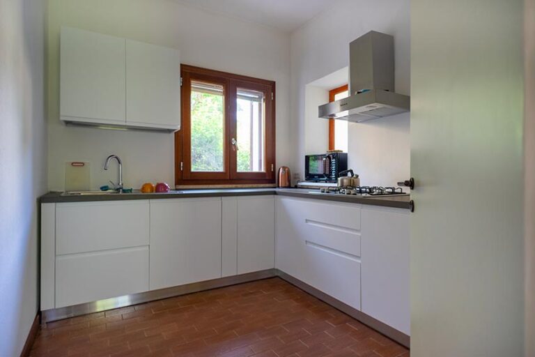 Holiday-House-Sardinia-baunei-casa-giardino-sul-mare_cucina