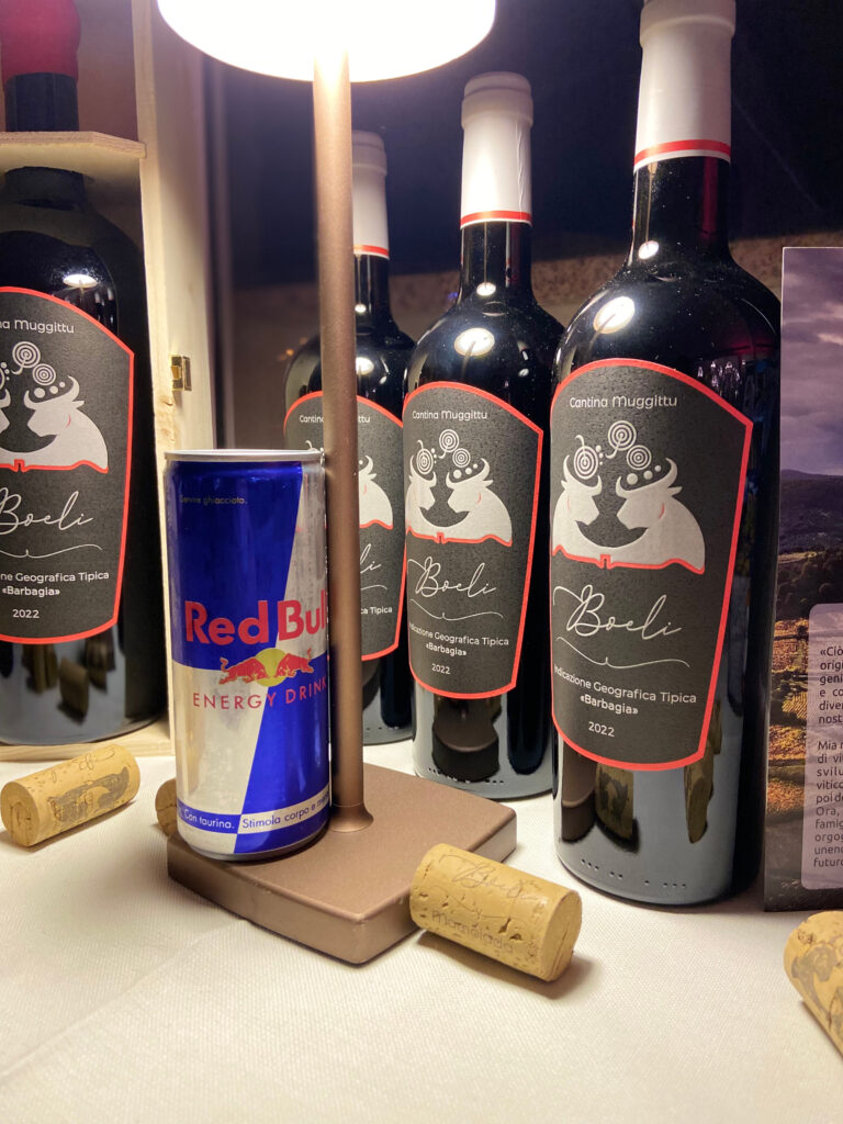 Logo Red Bull e Boeli a confronto